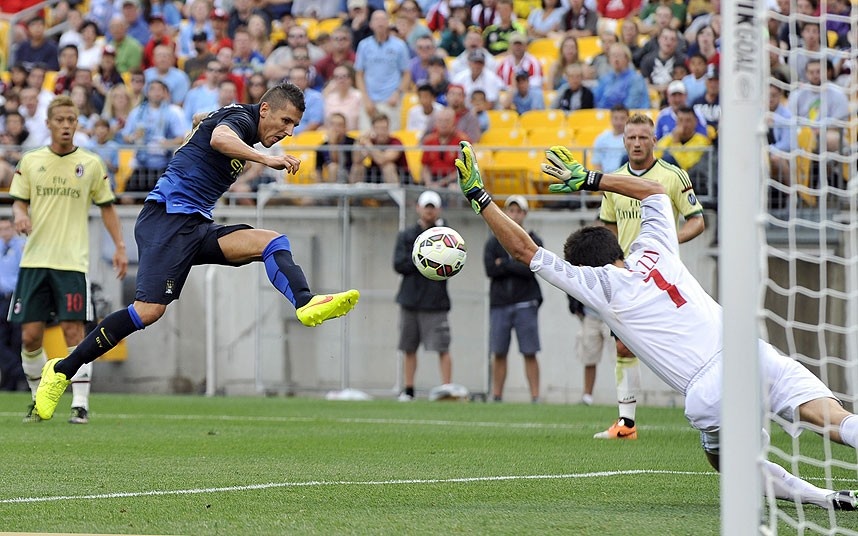 Chân sút người Montenegro không có nhiều cơ hội chứng tỏ khả năng ở mùa đầu tiên khoác áo Man xanh vì chấn thương. Tuy nhiên mùa giải năm nay, bản hợp đồng 22 triệu bảng đang đứng trước điều đó khi cả Sergio Aguero lẫn Alvaro Negredo vắng mặt do chấn thương. Tại International Champions Cup trên đất Mỹ, Jovetic ghi 4 bàn trong 2 trận và nhận được sự khen ngợi đặc biệt từ HLV Pellegrini. 