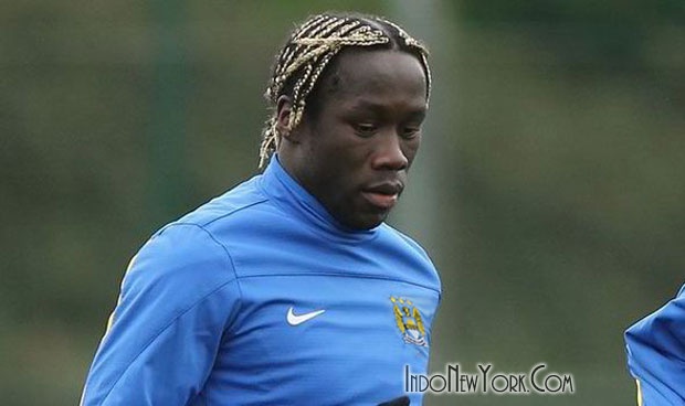 Arsenal đã nâng mức lương lên 70.000 bảng/tuần nhưng Bacary Sagna vẫn từ chối để chuyển sang Man City hưởng lương 120.000 bảng/tuần. Giải thích lý do rời London, ngôi sao người Pháp cho biết: “Nhiều người nghĩ tôi vì tiền, nhưng không phải thế. Tôi muốn thay đổi môi trường thi đấu. Tôi cần một sự thúc đẩy trong sự nghiệp và tôi đã quyết định ra đi”. Liệu fan Arsenal có chấp nhận lời giải thích đó?