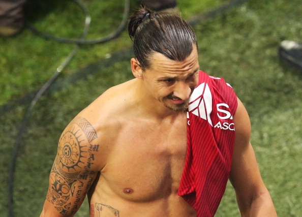 PSG bi cam hoa ngay khai man du Ibra lap cu dup hinh anh