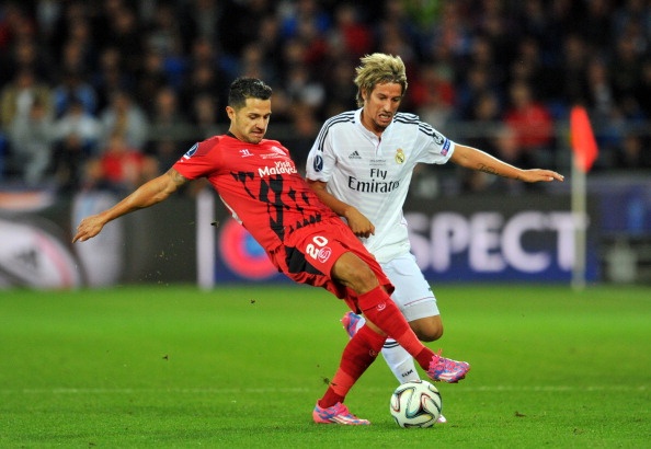 Để có được chữ ký của Coentrao năm 2007, Real đã phải trả cho Benfica khoản tiền mặt 30 triệu euro kèm theo Ezequiel Garay (5,5 triệu euro). Tiếc là tại Bernabeu hậu vệ 26 tuổi này không có nhiều cơ hội thể hiện nên giá của anh giờ chỉ tầm 20 triệu euro.