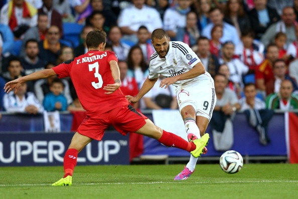 Real mua Benzema 35 triệu euro từ Lyon năm 2009 kèm theo điều khoản tăng thêm 6 triệu euro tùy theo phong độ. Dù chưa thực sự đáp ứng được kỳ vọng của BLĐ Nhà trắng, nhưng những gì mà trung phong người Pháp để lại cũng rất ấn tượng. Sau khi ký hợp đồng mới với Kền kền trắng tới năm 2019, mức giá của Benzema được nâng lên 45 triệu euro.