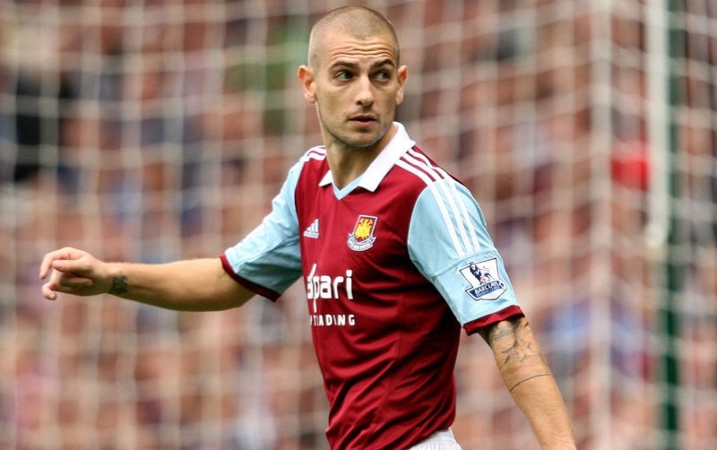 Petric gia nhập Panathinaikos hồi tháng 1 vừa qua. Trước đó anh là thành viên của CLB Fulham và West Ham. Trong màu áo đội chủ sân Craven Cottage, tiền đạo lão tướng 33 tuổi chơi khá ấn tượng và từng lọt vào tầm ngắm của Sevilla và Bayern Munich.