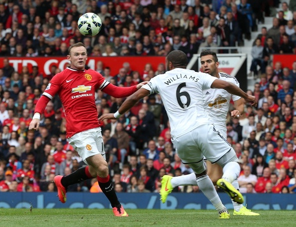 Williams xứng đáng với vai trò thủ quân của Swansea. Ngôi sao người xứ Wales như hòn đá tảng, áng ngữ trước khung thành của Fabianski khi cản phá chính xác 17 đường chuyền M.U và thắng 57% trong các tình huống không chiến.