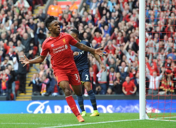 Sau khi Suarez ra đi, cánh nặng ghi bàn được đặt lên vai của Sterling và Sturridge. Hai ngôi sao người Anh đã hoàn thành xuất sắc trọng trách mà S7 để lại. Trong đó, Sterling chơi nổi trội hơn người đàn anh đồng hương khi ghi 1 bàn và kiến tạo 1 bàn.