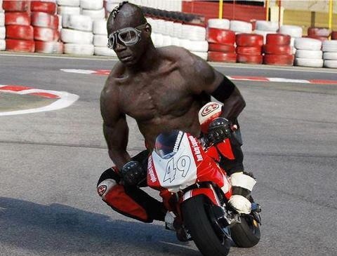 Nhung buc anh che hai huoc nhat ve sieu quay Balotelli hinh anh