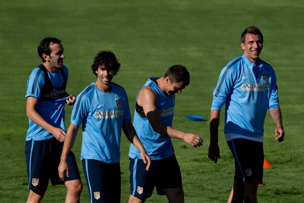 HLV Simeone đưa Mandzukic về để thế chân Diego Costa. Giới chuyên môn nhận định, chân sút người Croatia không dễ giúp CĐV Atletico sớm quên đi sự vắng mặt của Costa. Song với những gì từng thể hiện trong màu áo Bayern, Mandzukic hứa hẹn sẽ giúp Atletico qua mặt Real để giành chức vô địch Siêu cup Tây Ban Nha vào đêm nay, xa hơn là đánh bại Vallecano trong trận khai màn La Liga vào đêm thứ 2 tới.