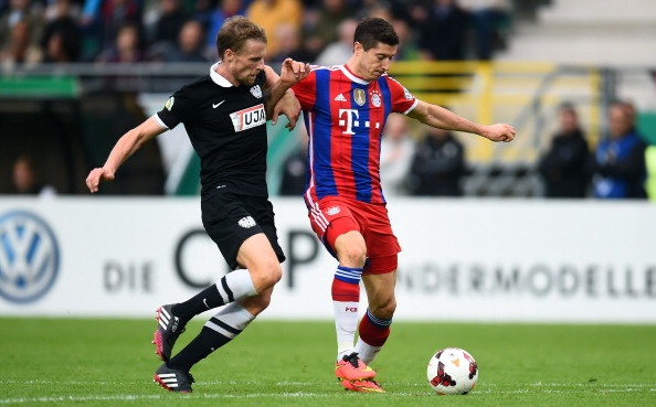 Lewandowski chơi khá ấn tượng trong loạt trận giao hữu trước mùa giải. Thế nhưng, ở trận tranh Siêu cúp Đức với đội bóng cũ Dortmund, trung phong người Ba Lan lại hoàn toàn tắt điện, khiến Bayern để thua với tỷ số 0-2. Trong trận khai màn Bundesliga gặp Wolfsburg đêm nay (1h30 – giờ Việt Nam), Lewandowski cần chứng tỏ Bayern đưa anh về Allianz Arena để thay thế Mario Mandzukic là hoàn toàn chính xác.