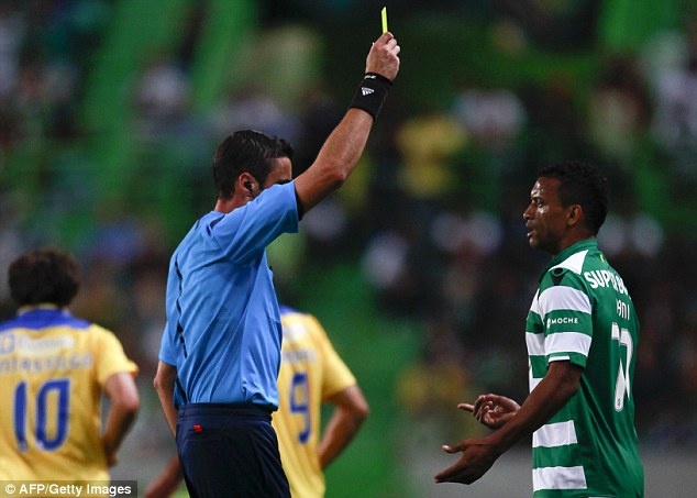 Nani gap ac mong trong tran dau khoac ao Sporting hinh anh