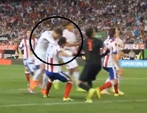 Ronaldo dam tui bui vao mat hau ve Atletico hinh anh