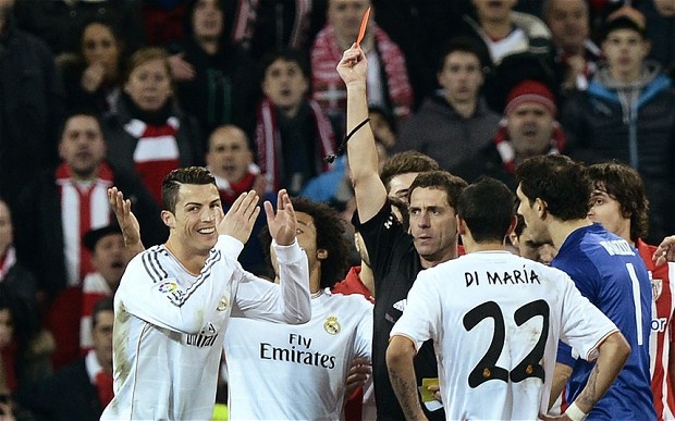 Ronaldo nhan the do vi da vao mat Gabi hinh anh