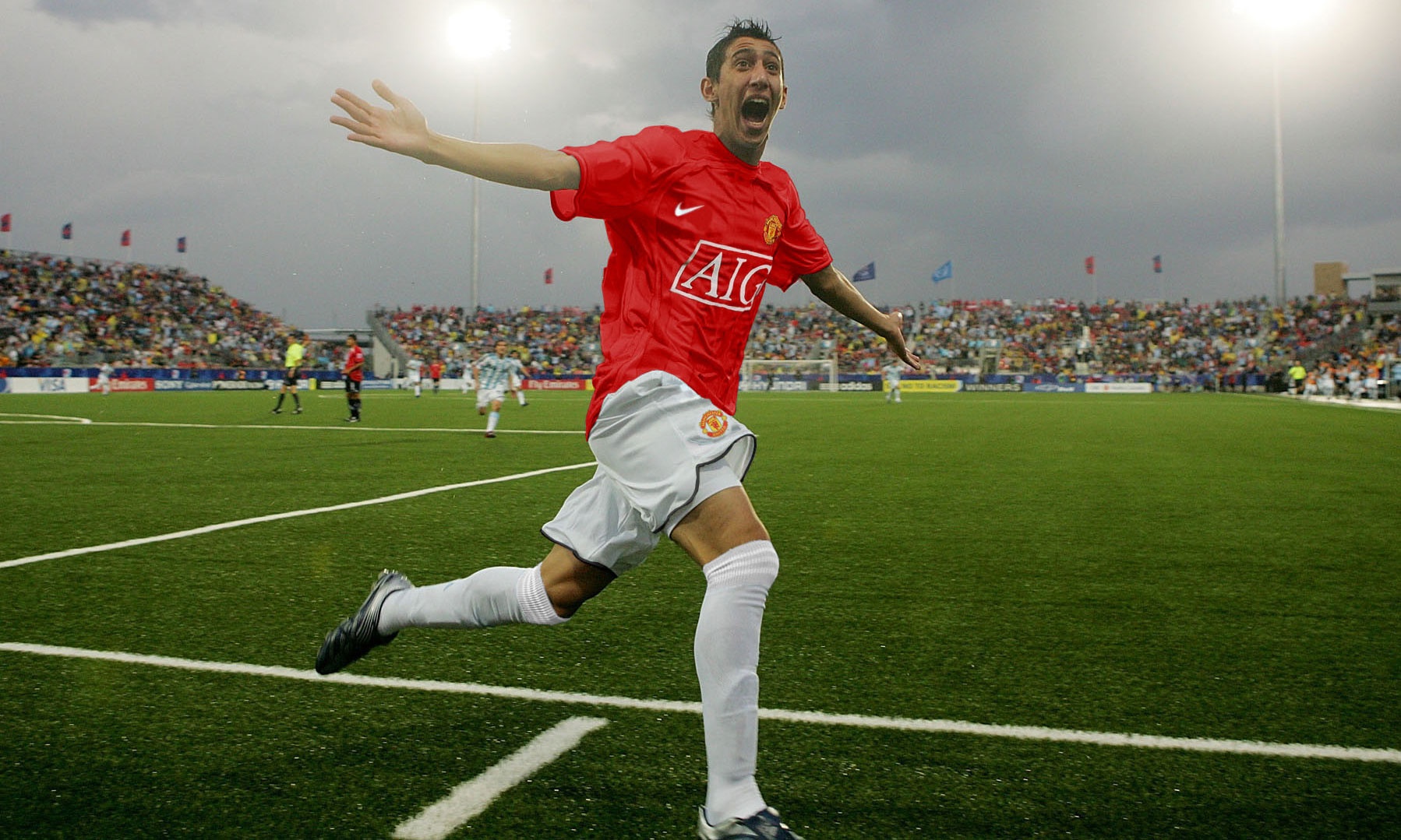 Real đang gây sức ép cho M.U.