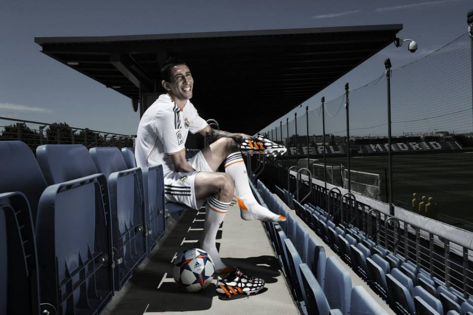 7. Tháng 6/2010, Di Maria đầu quân cho Real theo bản hợp đồng 5 năm với phí chuyển nhượng 25 triệu euro (thêm 11 triệu euro tùy theo phong độ). Tháng 9/2010, Di Maria ghi bàn đầu tiên trong màu áo Kền kền trắng ở trận gặp Sociedad. 10 ngày sau, anh ghi bàn đầu tiên tại Champions League, giúp Real đánh bại Auxerre 1-0.