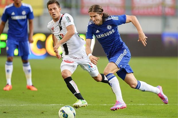 Cùng với Diego Costa, Luis là một trong những ngôi sao gây ấn tượng mạnh với Jose Mourinho ở mùa trước. Nhờ sự hậu thuẫn về mặt tài chính từ tỉ phú Roman Abramovich, chiến lược gia người Bồ Đào Nha đã thuyết phục thành công Atletico bán lại tuyển thủ Brazil với giá 15,8 triệu bảng. Tại Stamford Bridge, Luis không ngừng tỏa sáng và được đánh giá là người thay thế xứng đáng vị trí mà Ashley Cole bỏ lại.