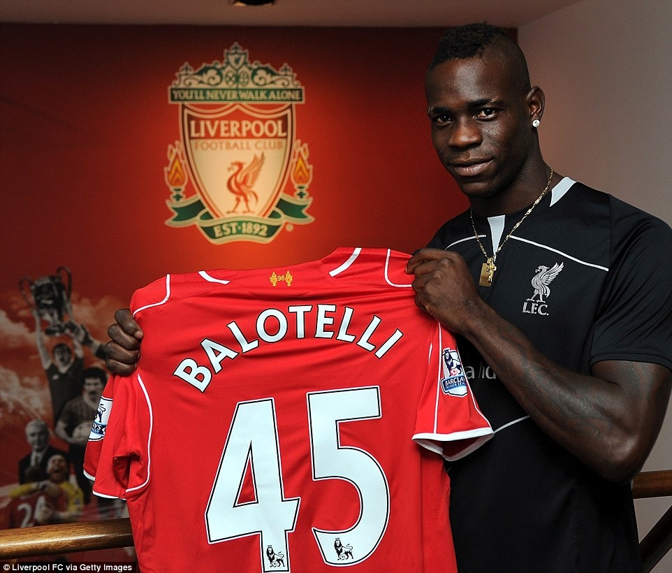 Balotelli lanh lung trong ngay ra mat Liverpool hinh anh