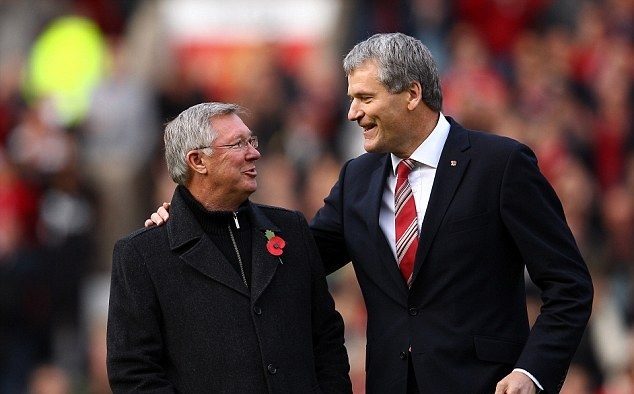 Không phủ nhận Sir Alex Ferguson là huyền thoại. Nhưng thành công của nhà cầm quân người Scotland có sự góp sức rất lớn từ GĐĐH David Gill. Việc David Gill chia tay M.U trùng thời điểm Sir Alex nghỉ hưu khiến đội bóng mất thăng bằng nghiêm trọng.