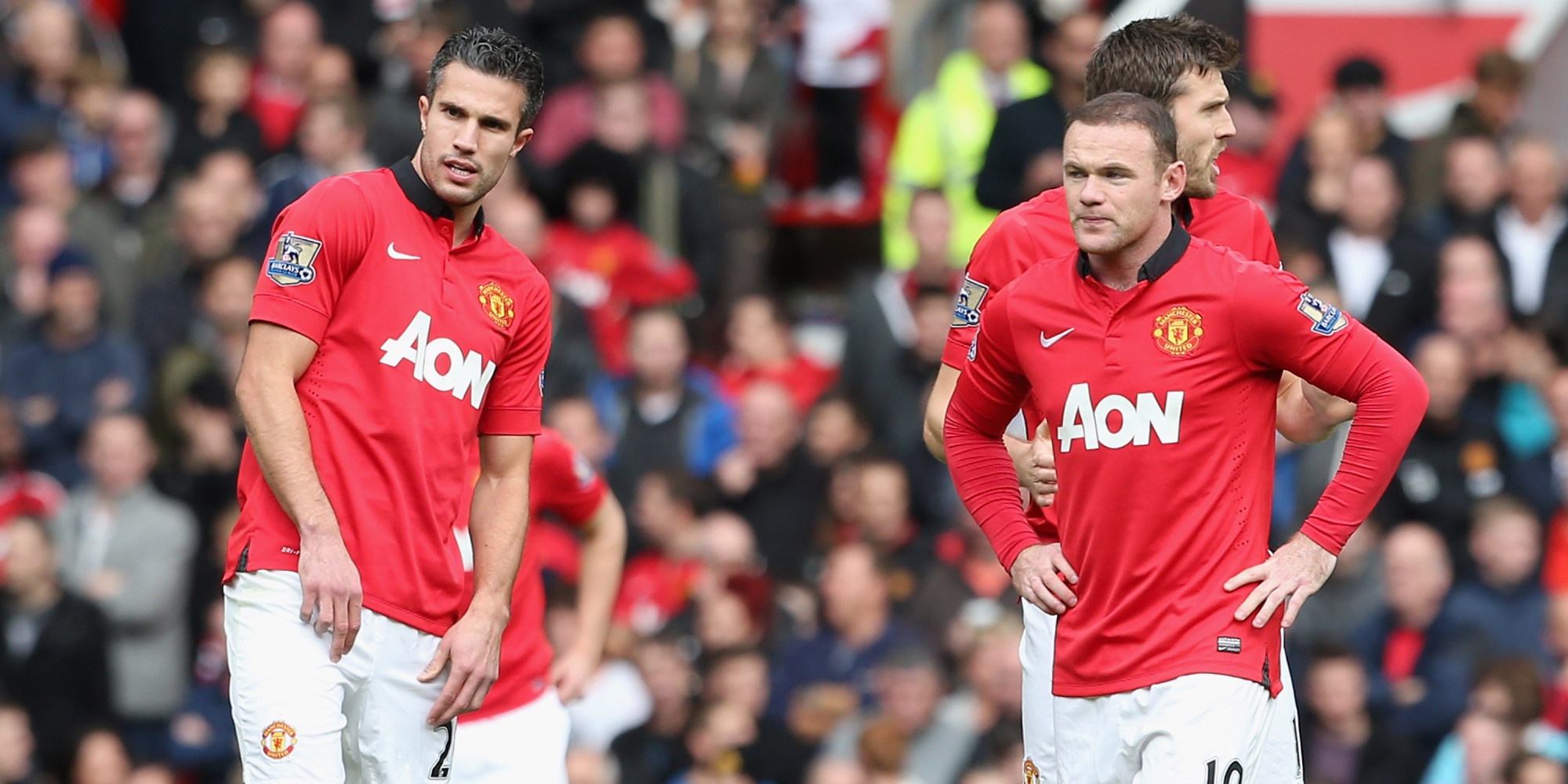 Ở mùa giải đầu tiên thi đấu cho M.U, Van Persie chơi rất ăn ý với Rooney, nhờ đó CLB vô địch với đội hình không phải là chất lượng. Từ đầu mùa trước tới nay, bộ đôi này “lười” phối hợp với nhau khiến Quỷ đỏ chỉ còn là cái bóng.
