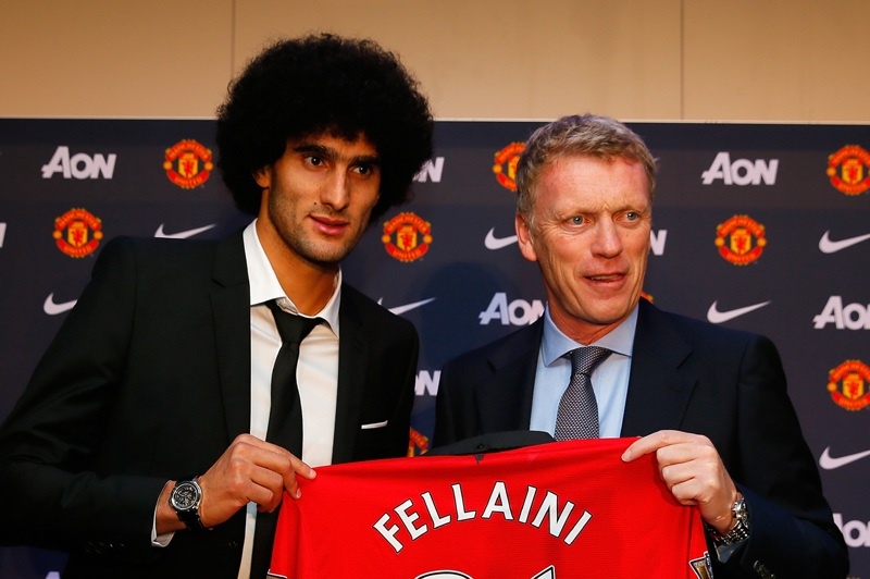 Sau khi tiếp quản ghế nóng tại Old Trafford từ tay Sir Alex, David Moyes đôn đáo đưa cậu học trò cũ ở Everton về dưới trướng. Để đáp ứng nguyện vọng của Moyes, Quỷ đỏ phải móc hầu bao 27,5 triệu bảng để chiêu mộ tiền vệ người Bỉ. Tuy nhiên ở CLB mới, “Đầu xù” chẳng thể hiện được gì và bị xem là một trong những bản hợp đồng tệ nhất lịch sử M.U.