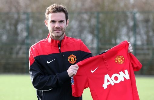 Tháng 1/2014, M.U bỏ ra 37,1 triệu bảng (44,7 triệu euro) để giải thoát Mata khỏi Chelsea, đồng thời biến ngôi sao này thành bản hợp đồng đắt kỷ lục trong lịch sử Old Trafford. Mata được kỳ vọng giúp M.U giành vé dự Champions League mùa này, nhưng những nỗ lực của cựu sao Valencia chỉ có thể đem về vị trí thứ 7 chung cuộc cho Quỷ đỏ.