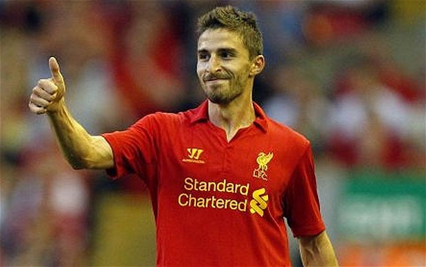 Mario Balotelli đến Anfield khiến tương lai Fabio Borini u ám hơn rất nhiều. Nếu ở lại Fabio Borini buộc phải chấp nhận đá dự bị. Hiện Sunderland đang liên hệ mượn lại chân sút này thêm 1 lần nữa.