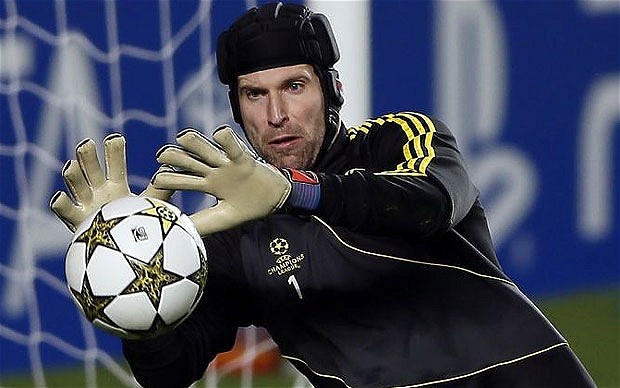 Cech sẽ phải dự bị cho Thibaut Courtois nếu ở lại Chelsea. Mourinho bóng gió để thủ môn CH Séc ra đi. Cả PSG và Monaco đã gửi lời mời chào. Quyết định đi hay ở ngay mùa hè này giờ chỉ phụ thuộc vào Petr Cech.