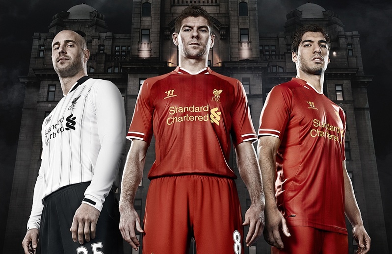 Kể từ khi giải VĐQG Anh đổi tên thành Premier League, Liverpool chưa từng lên ngôi vô địch. Thế nhưng, nhờ sở hữu một lượng fan hùng hậu trước đó bên cạnh đội hình lúc nào cũng hiện diện vài ngôi sao lớn, CLB vùng Merseyside đã bán được lượng áo lên tới 805.000 chiếc/năm.