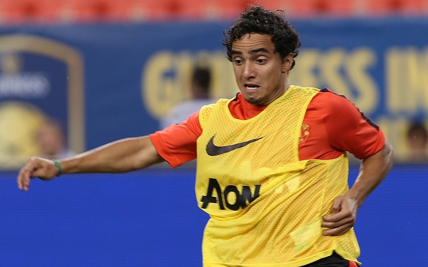 Ngôi sao người Brazil được đánh giá khá cao dưới thời Sir Alex Ferguson. Nhưng tiếc là anh không phù hợp với chiến thuật của Van Gaal nên bị đem rao bán. Hiện M.U đã nhận được một số lời đề nghị cho hậu vệ 24 tuổi này.