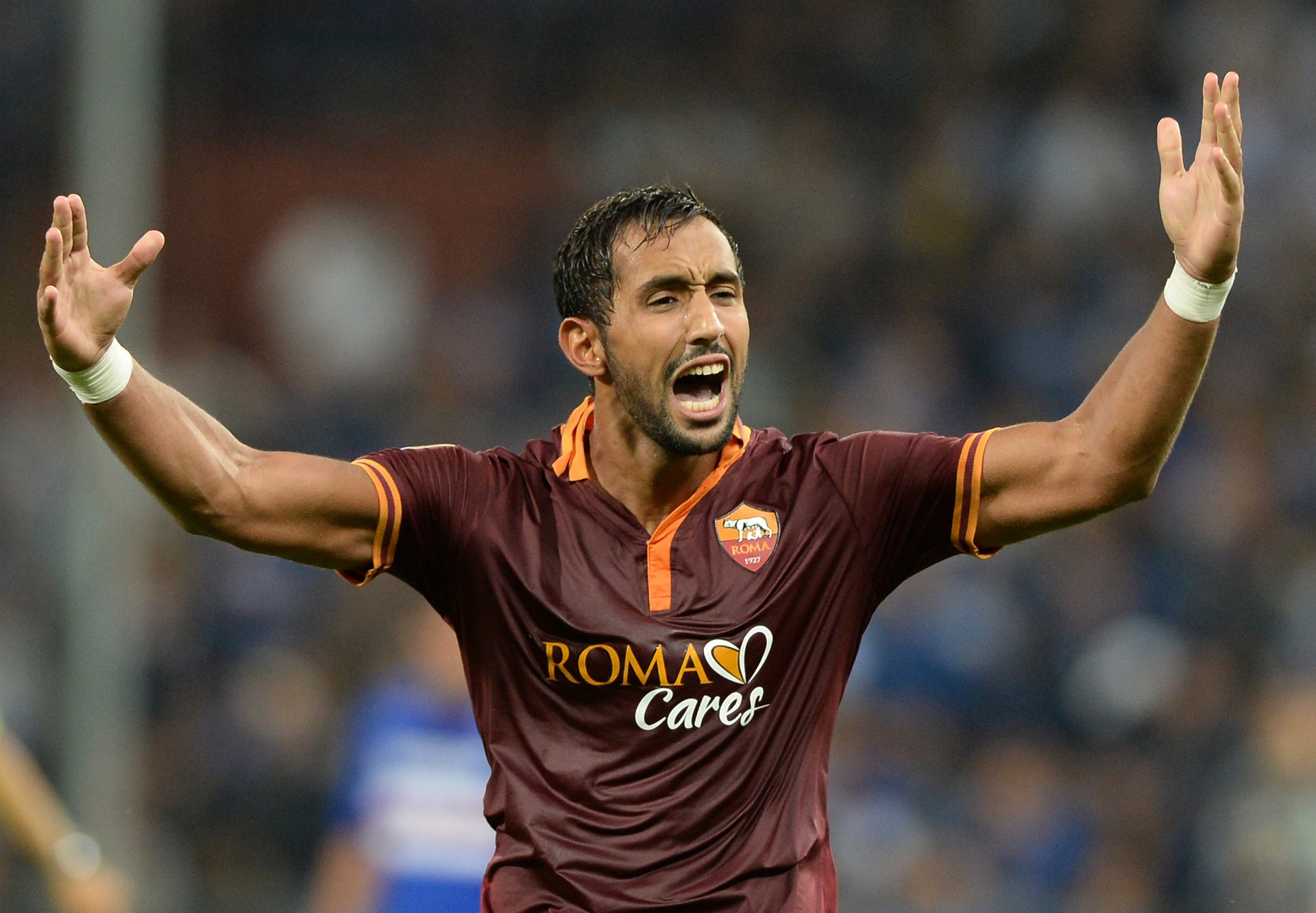 Chấn thương của Javi Martinez buộc HLV Pep Guardiola phải lao vào thị trường chuyển nhượng. Và dù nhập cuộc sau, nhưng Bayern vẫn vượt mặt M.U và Chelsea để giành chữ ký của Benatia với giá 30 triệu euro. Với những gì đã thể hiện ở Roma, tuyển thủ Ma-rốc sẵn sàng tỏa sáng ở đội bóng được đánh giá hàng đầu thế giới.