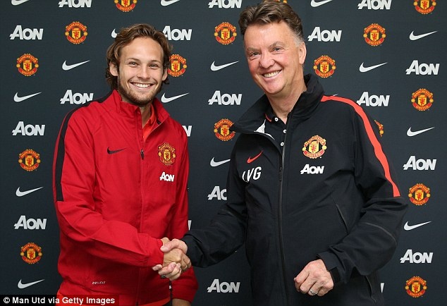 Van Gaal rang ro trong ngay 'hiep si mu' ra mat M.U hinh anh