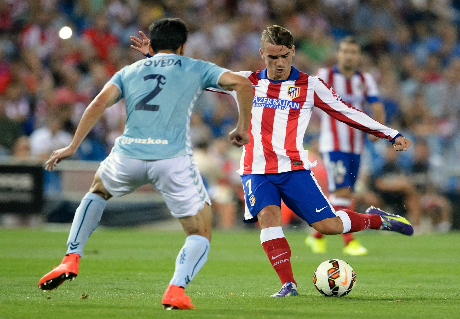 Griezmann là ngôi sao sáng nhất của Sociedad mùa trước và anh nhận được sự quan tâm đặc biệt từ Arsenal. Dẫu vậy, ngôi sao chạy cánh người Pháp đã từ chối Pháo thủ để gia nhập nhà ĐKVĐ La Liga với giá 30 triệu euro.