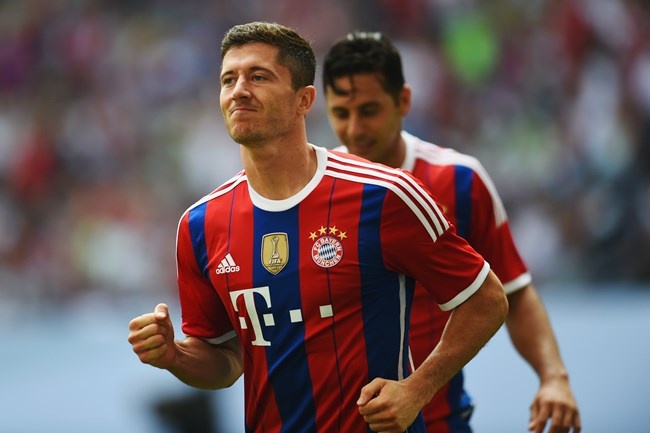 Bayern đạt được thỏa thuận chiêu mộ Lewandowski từ tháng 1/2014. Do vậy, sau khi mùa giải kết thúc, chân sút người Ba Lan chính thức chuyển sang đầu quân cho nhà ĐKVĐ Bundesliga. Lewandowski thế chân Mario Mandzukic, cầu thủ chuyển sang khoác áo Atletico.