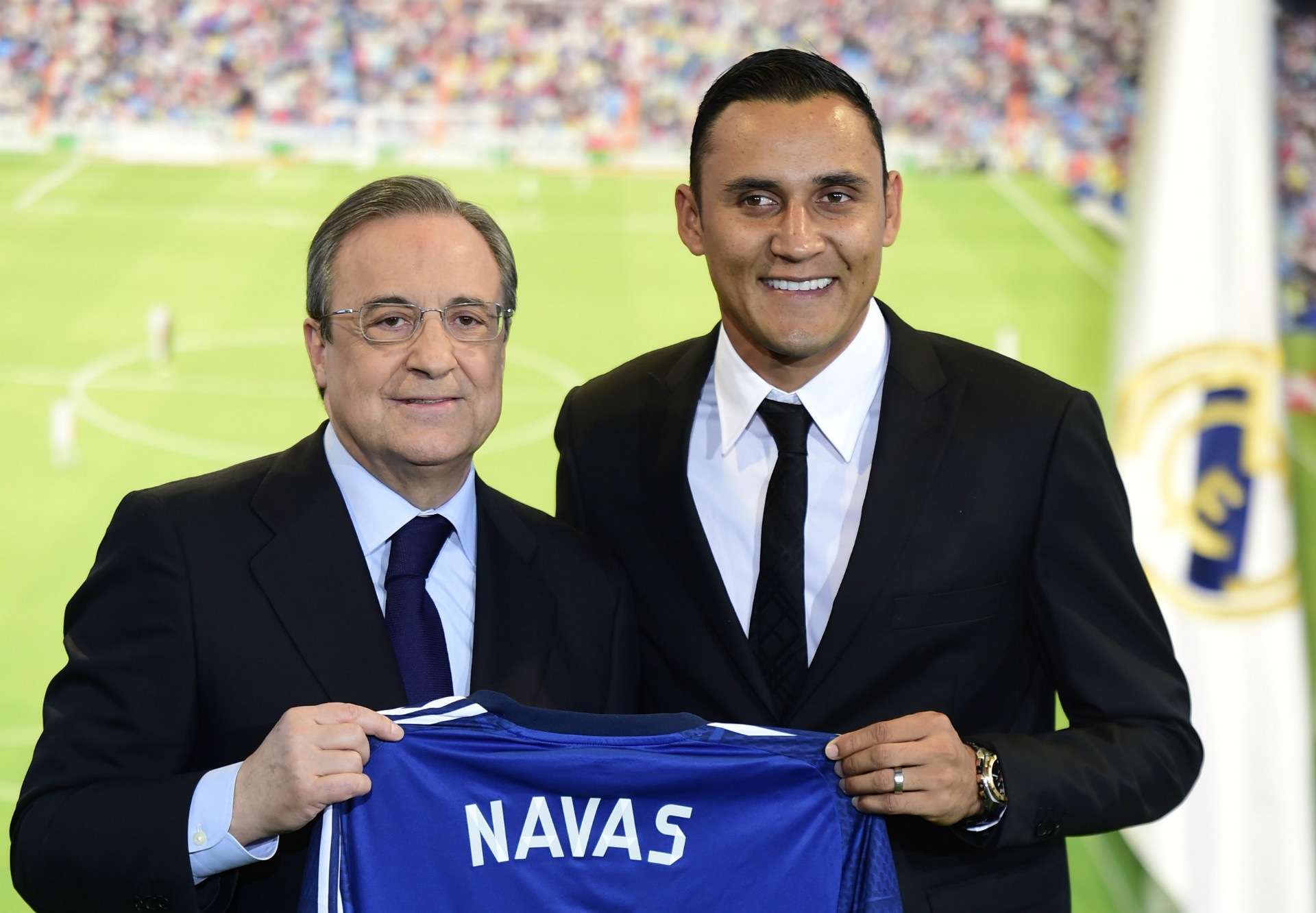 Giống như Vrij, tên tuổi của Navas được biết đến nhiều nhờ World Cup 2014. Màn trình diễn thuyết phục trong màu áo tuyển Costa Rica giúp anh lọt vào mắt xanh của rất nhiều CLB. Dĩ nhiên, trước lời mời có cánh từ đội bóng số 1 thế giới như Real, Navas chẳng có lý do gì để từ chối.