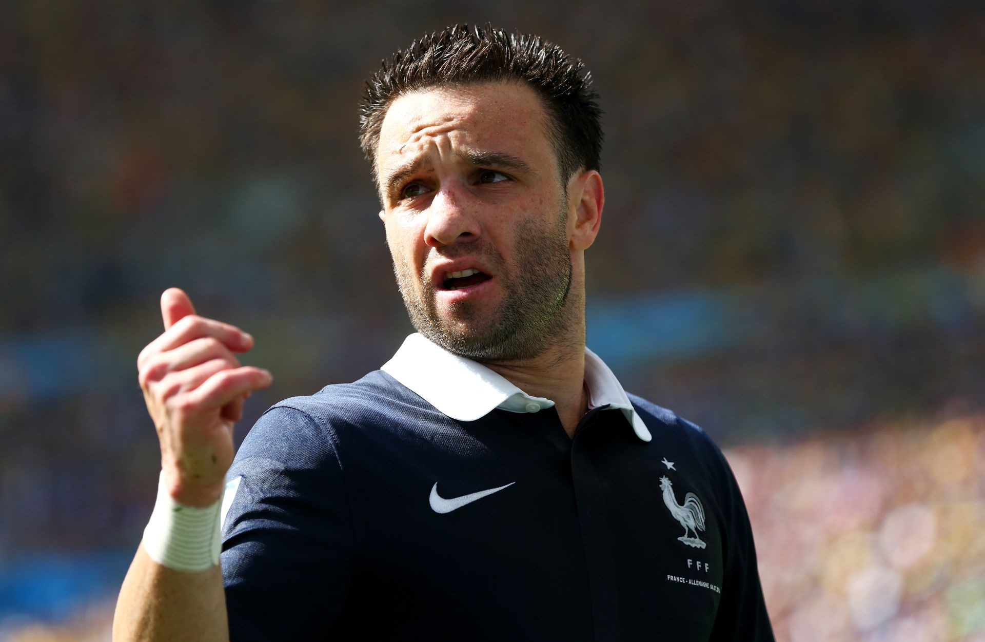 Màn trình diễn ấn tượng của Valbuena tại World Cup 2014 giúp anh lọt vào tầm ngắm của một số CLB hàng đầu châu Âu. Tuy nhiên, ngôi sao 29 tuổi đã quay lưng với tất cả để chạy theo tiếng gọi của Dinamo Moscow với giá 7,5 triệu euro.
