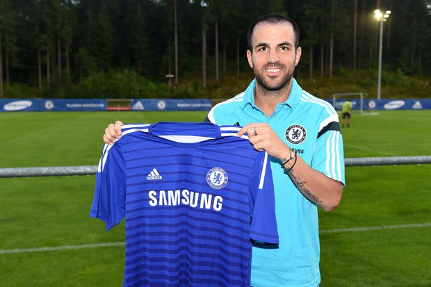 Trở lại Premier League nhưng Fabregas đã gây bất ngờ lớn khi cập bến Chelsea thay vì Arsenal. Tại đây, ngôi sao kiến tạo người TBN đã chứng tỏ anh xứng đáng, thậm chí còn lớn hơn giá trị 30 triệu bảng mà The Blues đã đầu tư.