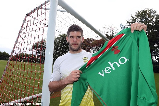 Màn trình diễn rực rỡ trong màu áo Celtic đã đưa Forster trở thành thủ môn trẻ tiềm năng nhất của bóng đá Anh. Chẳng bởi thế mà Southampton đã phải chi 10 triệu bảng, qua đó biến Forster trở thành thủ môn tân binh đắt giá nhất Premier League hè này.