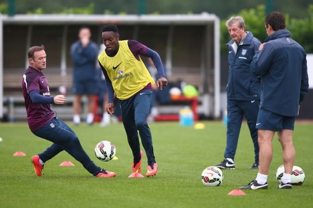 Welbeck dinh chan thuong sau vai gio gia nhap Arsenal hinh anh