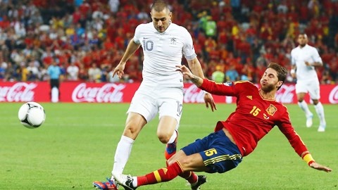 Ramos (phải) và đồng đội sẽ có một trận đấu khó khăn trong buổi giao thời.