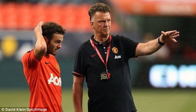 Chap nhan lo 13 trieu bang, Van Gaal quyet day Mata khoi M.U hinh anh