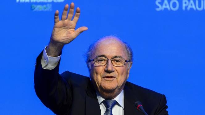 FIFA se cho phep HLV khieu nai trong tai trong tran dau hinh anh