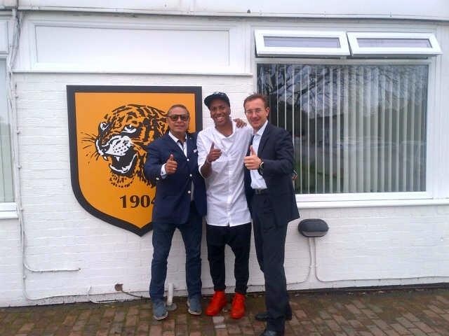 Hernandez là bản hợp đồng lớn của Hull City. Để đổi lấy chữ ký của chân sút người Uruguay, Hull City phải móc hầu bao 9,5 triệu bảng để trả cho Palermo. Tại sân KC, tiền đạo 24 tuổi được kỳ vọng sẽ chia sẻ gánh nặng ghi bàn cùng Nikica Jelavic trên hàng công của The Tigers.