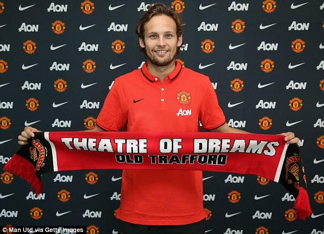 Blind là cầu thủ đa năng và anh từng được so sánh với Philipp Lahm của Bayern Munich. Vị trí sở trường của tuyển thủ Hà Lan là hậu vệ trái, tuy vậy, anh cũng có thể chơi tốt ở vị trí tiền vệ phòng ngự. Nhờ có mối quan hệ rất tốt với đội bóng cũ Ajax, HLV Van Gaal mới có được chữ ký của Blind, ngôi sao vừa được bình chọn là Cầu thủ xuất sắc nhất Hà Lan 2014.