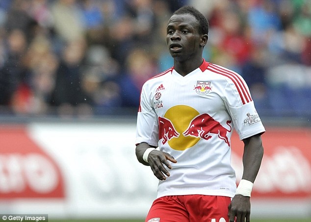 Mane ghi tới 45 bàn sau 87 trận cho Salzburg. Quá ấn tượng với thành tích trên của tuyển thủ Senegal, Southampton quyết định chi 10 triệu bảng để thuyết phục đội bóng của Áo nhả người. Ngoài vị trí tiền đạo, sao mai 22 tuổi còn có thể thi đấu như một cầu thủ chạy cánh trái.