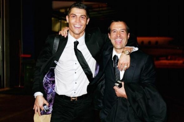 Sieu co Mendes quyet dua Ronaldo tro lai M.U de tra thu Real hinh anh