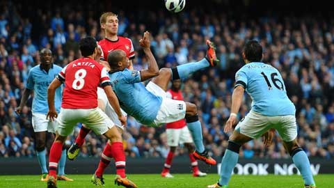 Hàng thủ Arsenal sẽ khó lòng ngăn cản sức tấn công như vũ bão của các tiền đạo Man City.