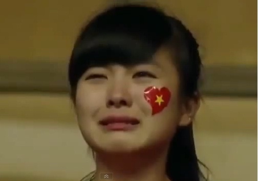 Fan nu bat khoc khi U19 Viet Nam thua tran hinh anh