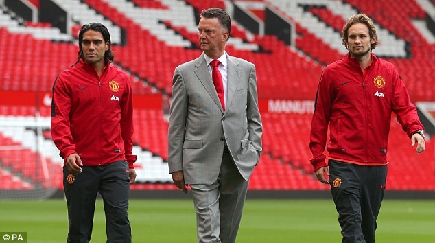 Diem tin 14/9: Doi hinh cua M.U chua can bang hinh anh