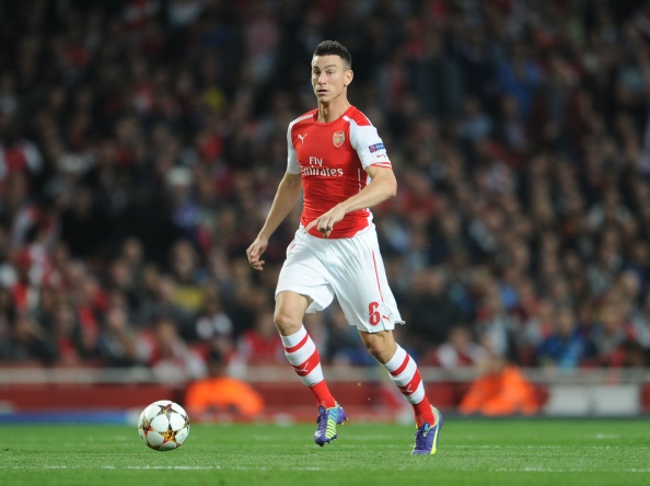 Koscielny luôn có mặt kịp thời trong những điểm nóng trước khung thành của đội nhà. Nhờ những cú cản phá chính xác của tuyển thủ Pháp, khung thành của Szczesny giảm tải đáng kể sức ép do hàng công của Man City tạo ra. Theo chuyên trang thống kê Squawka, Koscielny tắc bóng chính xác 5 lần cùng 9 lần đánh chặn thành công.