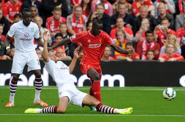 Chiến thắng 1-0 của Aston Villa trên sân Liverpool có sự đóng góp cực lớn của trung vệ Baker. Ngôi sao 23 tuổi người Anh cùng Senderos gần như khóa chặt những mũi tấn công của Lữ đoàn đỏ khiến đối thủ bất lực trong việc ra đòn. Theo thống kê, Baker có 15 cú đánh chặn thành công, tỷ lệ chiến thắng trong các pha không chiến đạt 71%.