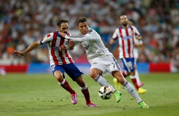 Ronaldo chắc chắn là cầu thủ nhận được sự quan tâm nhất ở loạt trận đêm nay. Người hâm mộ muốn biết siêu sao người Bồ Đào Nha sẽ thể hiện khuôn mặt nào trong bối cảnh anh liên tục đăng đàn đòi trở lại M.U vào hè 2015. Dù ghi 2 bàn và 6 lần mở ra cơ hội cho đồng đội song những đóng góp của CR7 vẫn chưa đáp ứng được kỳ vọng của NHM Real.