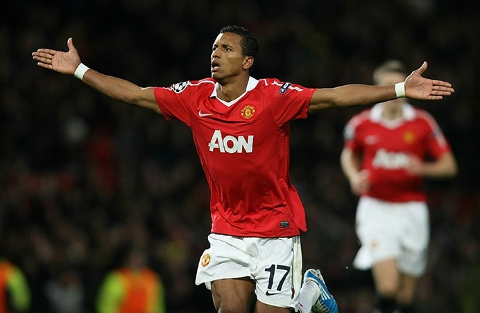 Để thuyết phục Sporting Lisbon bán lại hậu vệ trái Marcos Rojo trong hè vừa qua, M.U buộc phải bỏ ra 20 triệu euro kèm theo điều khoản cho mượn Nani trong 1 năm. Trở lại CLB khởi nghiệp, cầu thủ chạy cánh 27 tuổi được kỳ sẽ hồi sinh để tìm kiếm một suất đá chính khi trở lại Old Trafford.