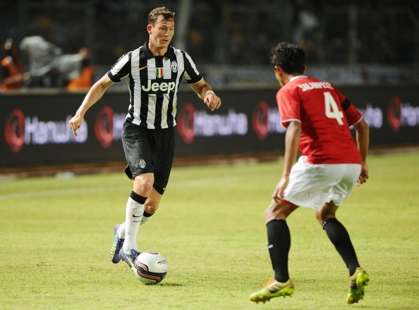 Thành tích 2 trận toàn thắng của Juve còn có sự đóng góp cực lớn của Lichtsteiner. Hậu vệ người Thụy Sỹ không chỉ hoàn thành xuất sắc nhiệm vụ phòng ngự (cản phá thành công 3 lần, thắng trong các pha tranh chấp 93%), mà còn thường xuyên dâng cao hỗ trợ cho hàng công (4 lần mở ra cơ hội cho đồng đội ghi bàn).